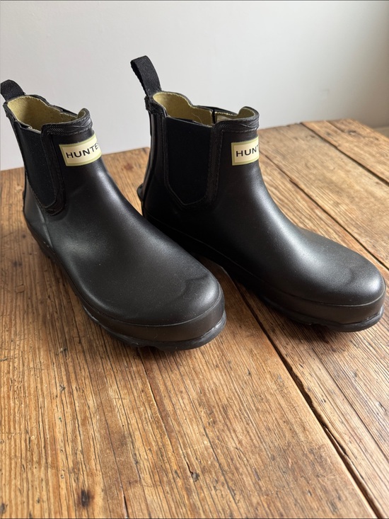 Hunter Shoes - Hunter Black Chelsea Rain Boots with Cream Logo